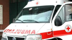 Bambino Di Anni Schiacciato Da Un Cancello In Ferro In Uno