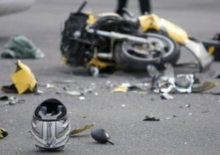 A Bari Tragedia Sfiorata Incidente Stradale In Via Fanelli Coinvolte Un Auto E Una Moto