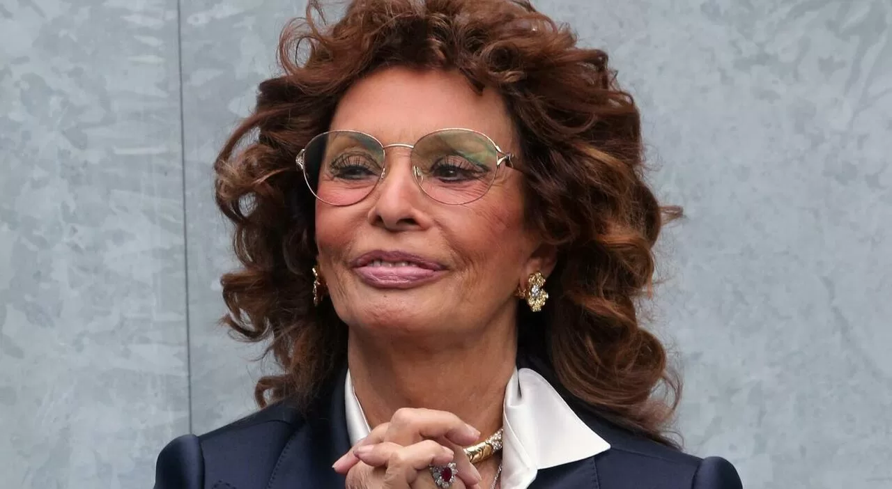 Sophia Loren operata d’urgenza per una brutta caduta, sospesi tutti gli appuntamenti