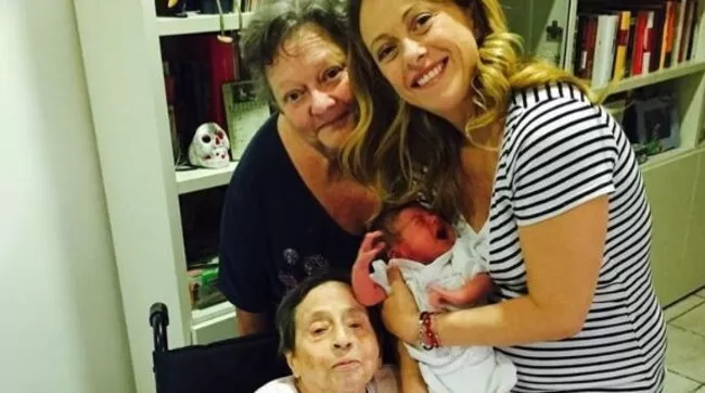 Giorgia Meloni risponde a muso duro a Lilli Gruber mostrandole una foto della sua famiglia