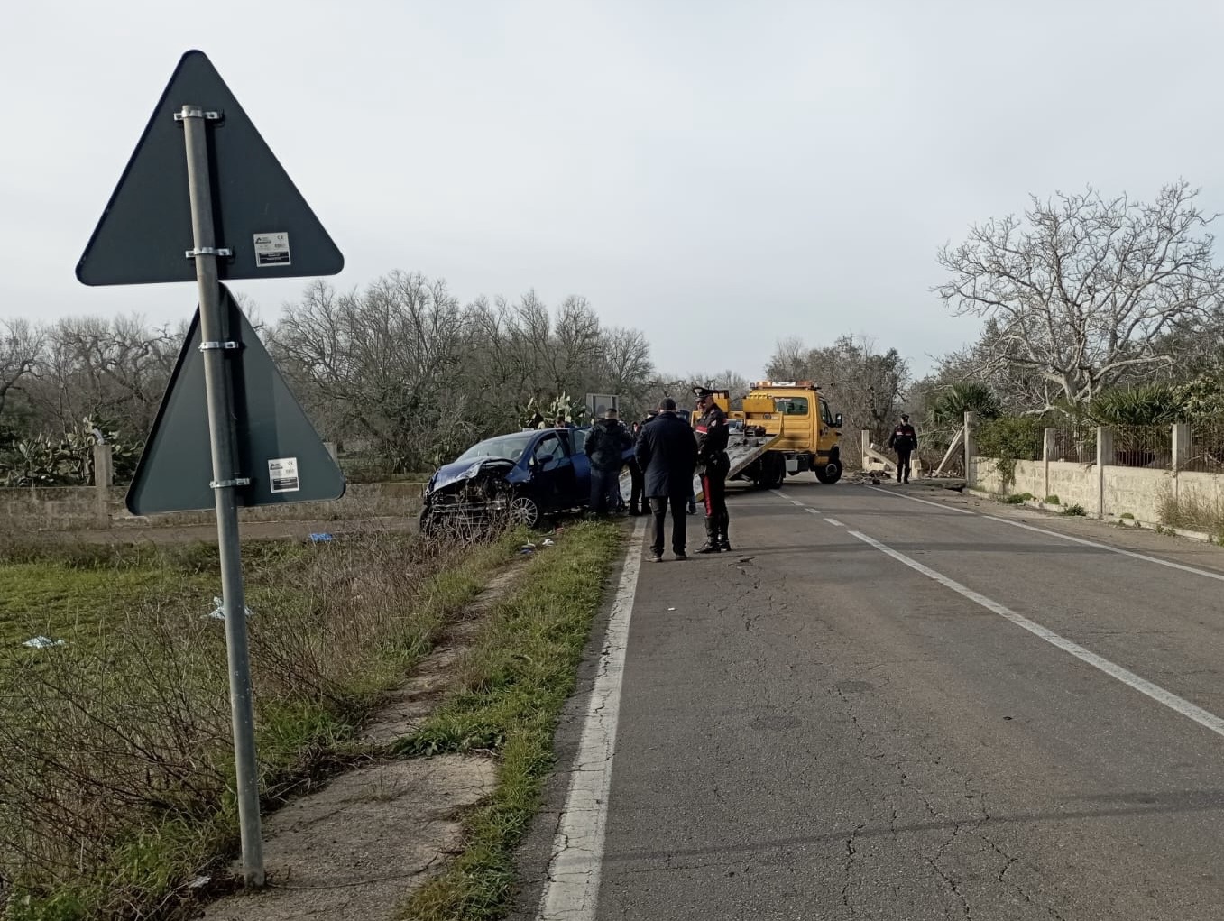 Puglia, incidente all’alba, perde il controllo dell’auto dopo una curva, muore sul colpo 22enne, stava andando al lavoro