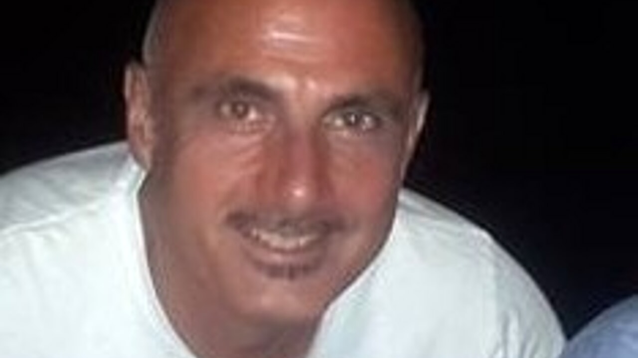 Un mese dopo l'omicidio del fisioterapista Mauro Di Giacomo a Bari, la ricerca del responsabile continua senza successo.