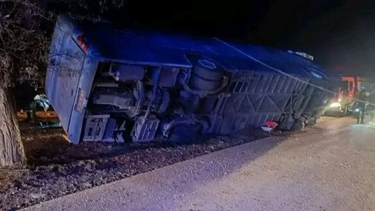 Incidente mortale, si ribalta l’autobus, muoiono portiere, allenatore e autista del mezzo