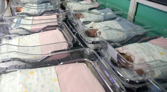 A Spalato, in Croazia, due gemelline sono nate in momenti unici: una prima e l'altra subito dopo la mezzanotte, avendo così date di nascita in anni diversi.