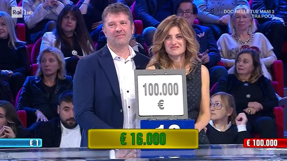 “Affari Tuoi”, Francesca del Friuli vince 16.000€ ma ne perde 100.000€ che erano nel suo pacco