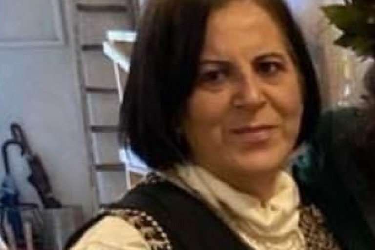 Giulia Maffei, insegnante di 57 anni, è scomparsa a Modugno. La famiglia lancia un appello sui social per ritrovarla.