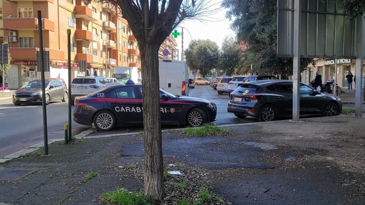 Tragico incidente in Puglia, corriere 51enne muore per un malore improvviso mentre stava scaricando la merce in una farmacia