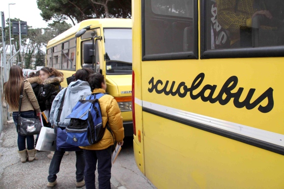 Due autisti di scuolabus  positivi alla cocaina, il bus era stracolmo di bimbi