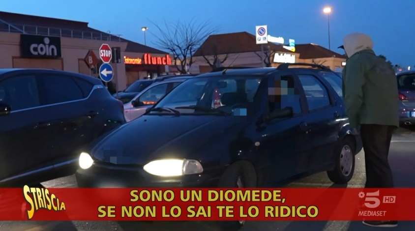 A Casamassima, un'aggressione verbale minacciosa da parte di un presunto membro del clan Diomede verso Vittorio Brumotti, evidenzia la lotta contro l'abuso dei parcheggi per disabili.