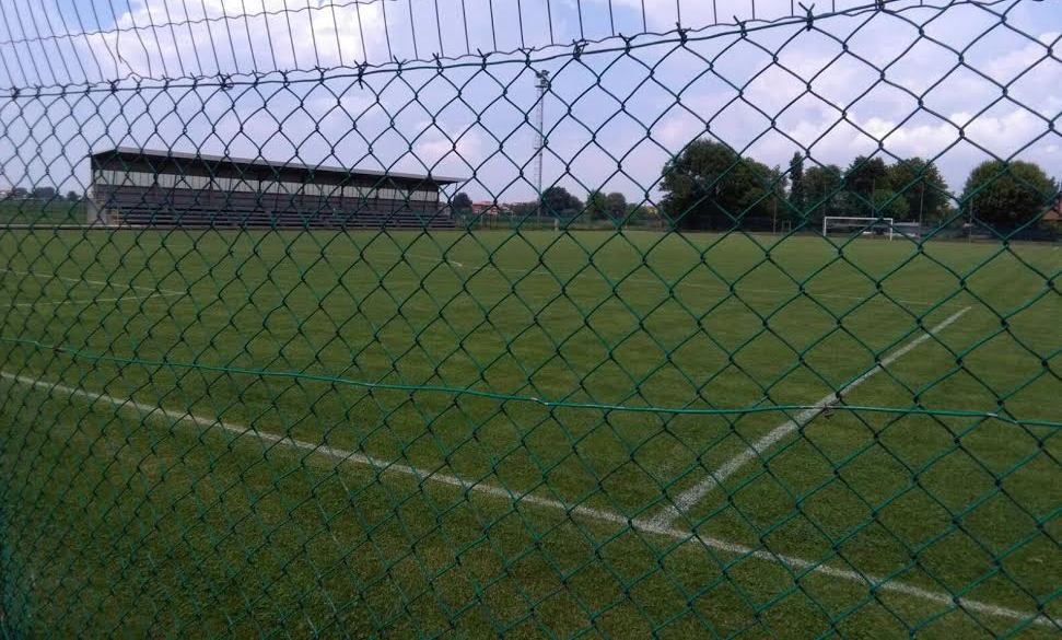 Violento scontro durante torneo studentesco a Bari: partita di calcetto sfocia in rissa.