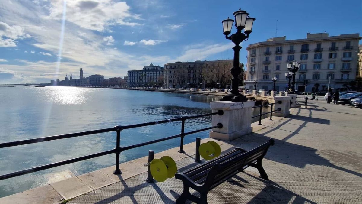 Bari si trasforma in una palestra a cielo aperto con le nuove pedaliere sul lungomare