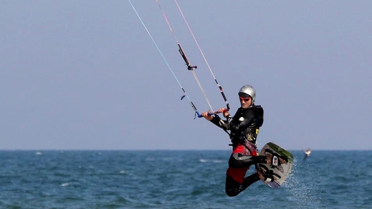 Tragico incidente a Vieste: perde la vita un appassionato di kitesurf
