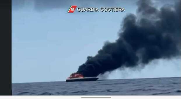 Incendio nel mar Tirreno: salvati Stefania Craxi e il marito