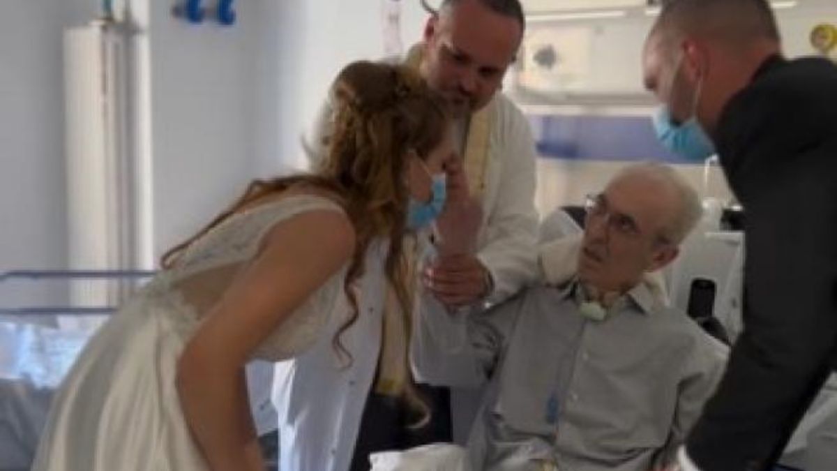 Matrimonio speciale, Vincenzo e Francesca celebrano il loro matrimonio in ospedale per far partecipare il papà malato di SLA