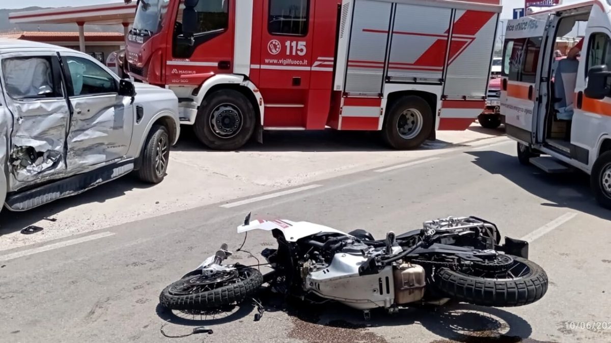Scontro frontale tra un’auto e una moto, muore sul colpo il pugliese  Roberto Ferrazzano, aveva 44 anni