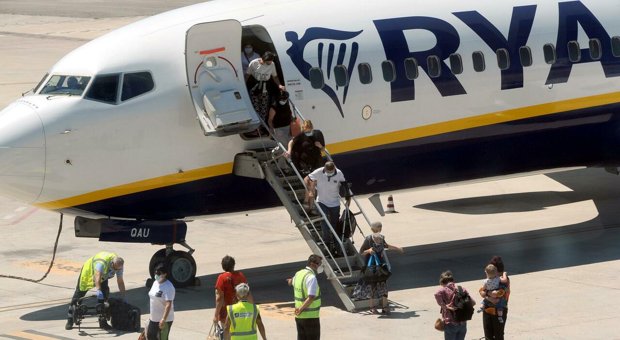 Ryanair, due giovani piloti perdono la vita: incidente con un taxi mentre si recavano in aeroporto