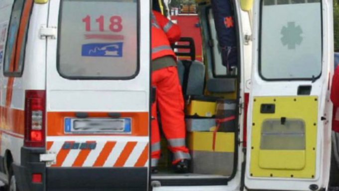 Puglia, impatto frontale tra due auto, muore sul colpo 26enne, ferite sei persone