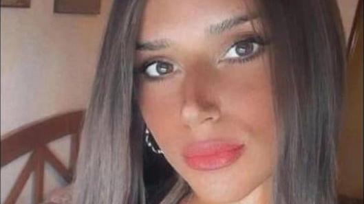 Clelia Ditano, 25 anni, è morta a Fasano, provincia di Brindisi, dopo essere caduta in un vano ascensore in una palazzina di via Piave.