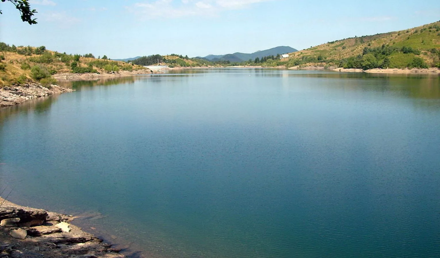 Chiavari, 40enne fa il bagno in un lago ma muore inghiottito dalle sabbie mobili