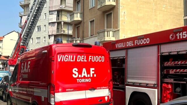 Tragedia della solitudine: uomo trovato morto in casa a Torino