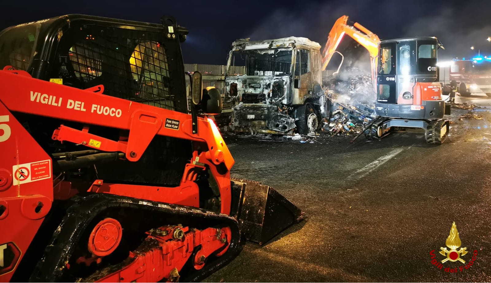 Incendio di un camion sulla tangenziale di Bari causa disagi al traffico