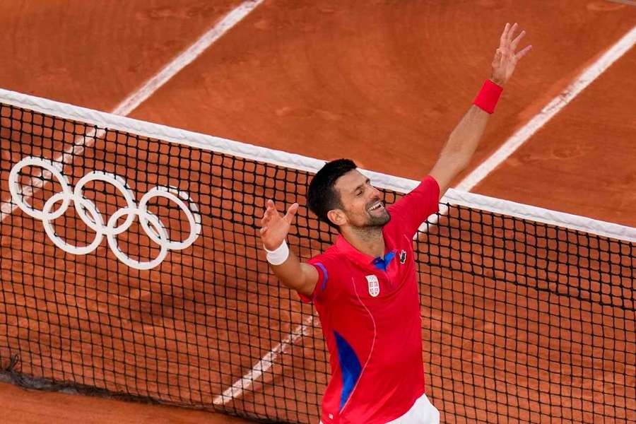 Novak Djokovic trionfa alle Olimpiadi di Parigi 2024, conquistando l'oro olimpico e completando la sua incredibile collezione di titoli.