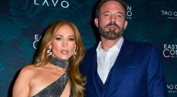 La relazione tra Jennifer Lopez e Ben Affleck è giunta al termine. Jennifer Lopez ha chiesto il divorzio al tribunale di Los Angeles, segnando la conclusione del matrimonio.