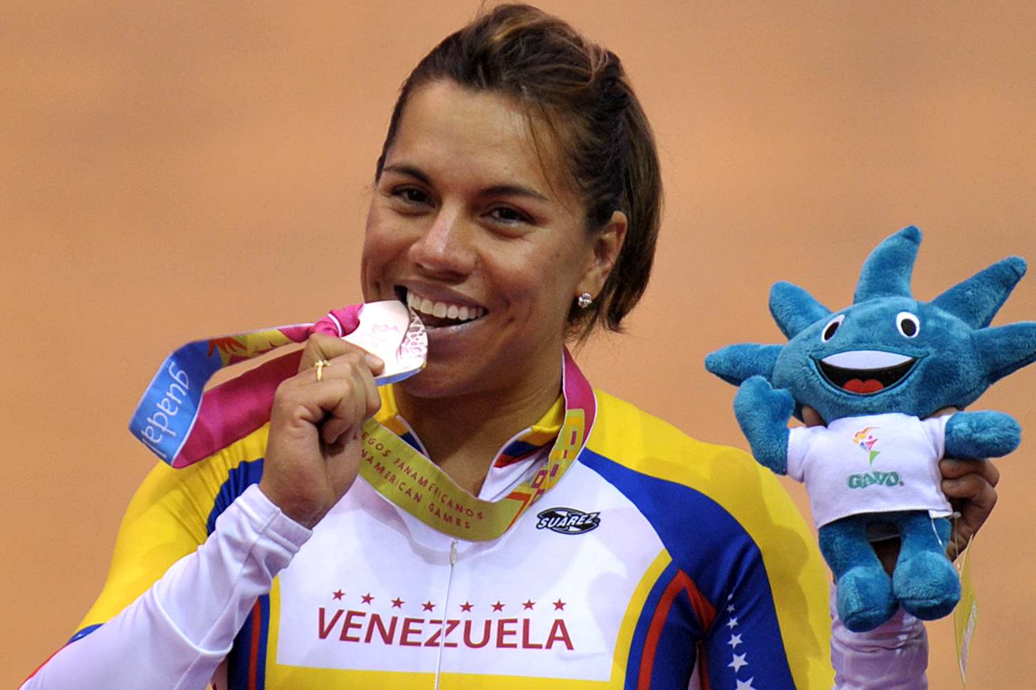 Daniela Larreal Chirinos, ex campionessa di ciclismo venezuelana, è stata trovata morta nella sua abitazione di Las Vegas, presumibilmente a causa di un soffocamento da cibo.