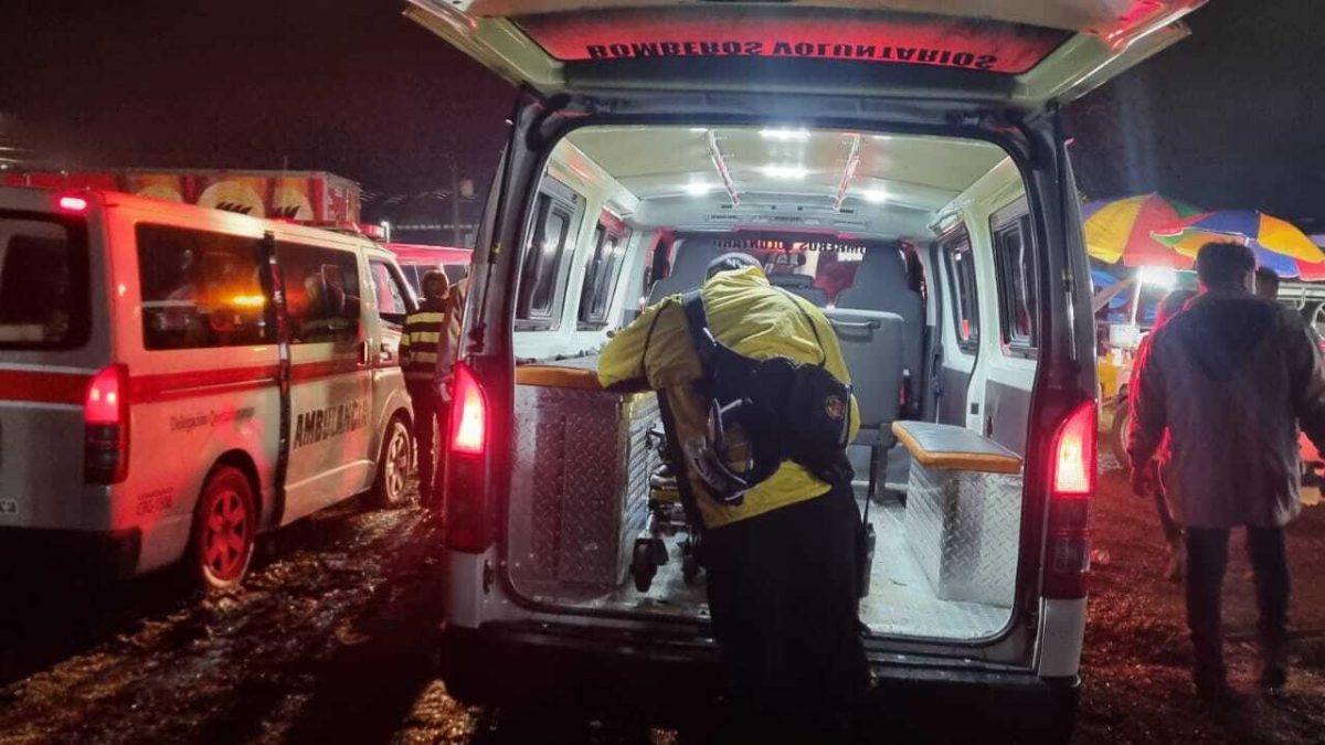 Una tragedia ha colpito il comune di La Tinta in Guatemala, dove una ragazza di 15 anni è morta folgorata dopo essere caduta sui fili elettrici dell'alta tensione mentre scattava delle foto da una terrazza.