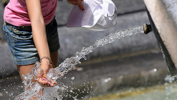 La Protezione Civile estende l'allerta rossa a Bari per sabato 30 agosto e domenica 1° settembre, con temperature percepite fino a 35 gradi.