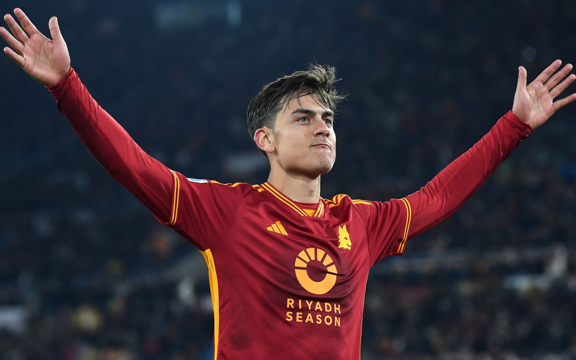 Paulo Dybala sorprende tutti: rimane alla Roma e rinuncia al trasferimento all’Al-Qadsiah, annunciando la sua decisione sui social.