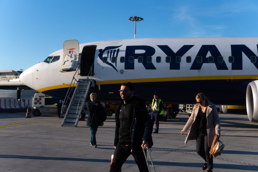 Caos a Bari: volo Ryanair per Vienna bloccato per diverse ore, non ci sono controllori