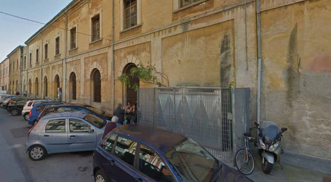 Diverse pattuglie della polizia locale e due moto dei Falchi della questura sono intervenute per sedare una rissa scoppiata all'interno del mercato coperto di via Nicolai a Bari.