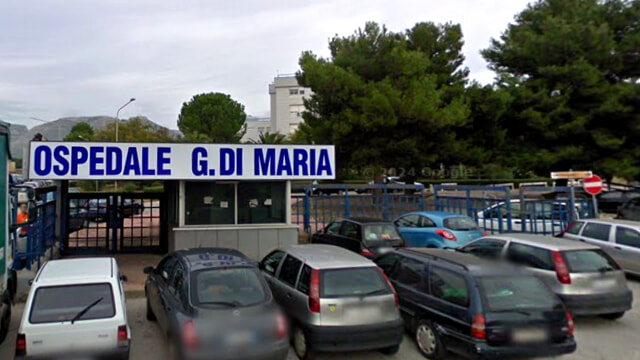 Due medici dell'ospedale Di Maria di Avola sono sotto inchiesta per omicidio colposo in seguito alla morte di un uomo di 53 anni, originario di Siracusa, avvenuta alla vigilia di Ferragosto dopo una diagnosi di gastroenterite.