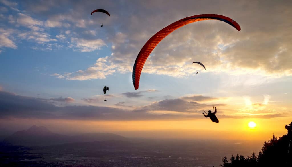 Ricerche in corso per un giovane disperso in parapendio sulle colline di Monopoli