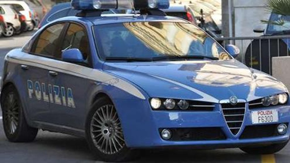 Tentato strangolamento e rapina a Torre a Mare: arrestato il vicino di casa della vittima grazie al tempestivo intervento della polizia.