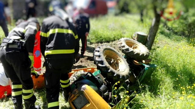 Tragedia a Motta Baluffi: agricoltore travolto dal trattore guidato dal figlio