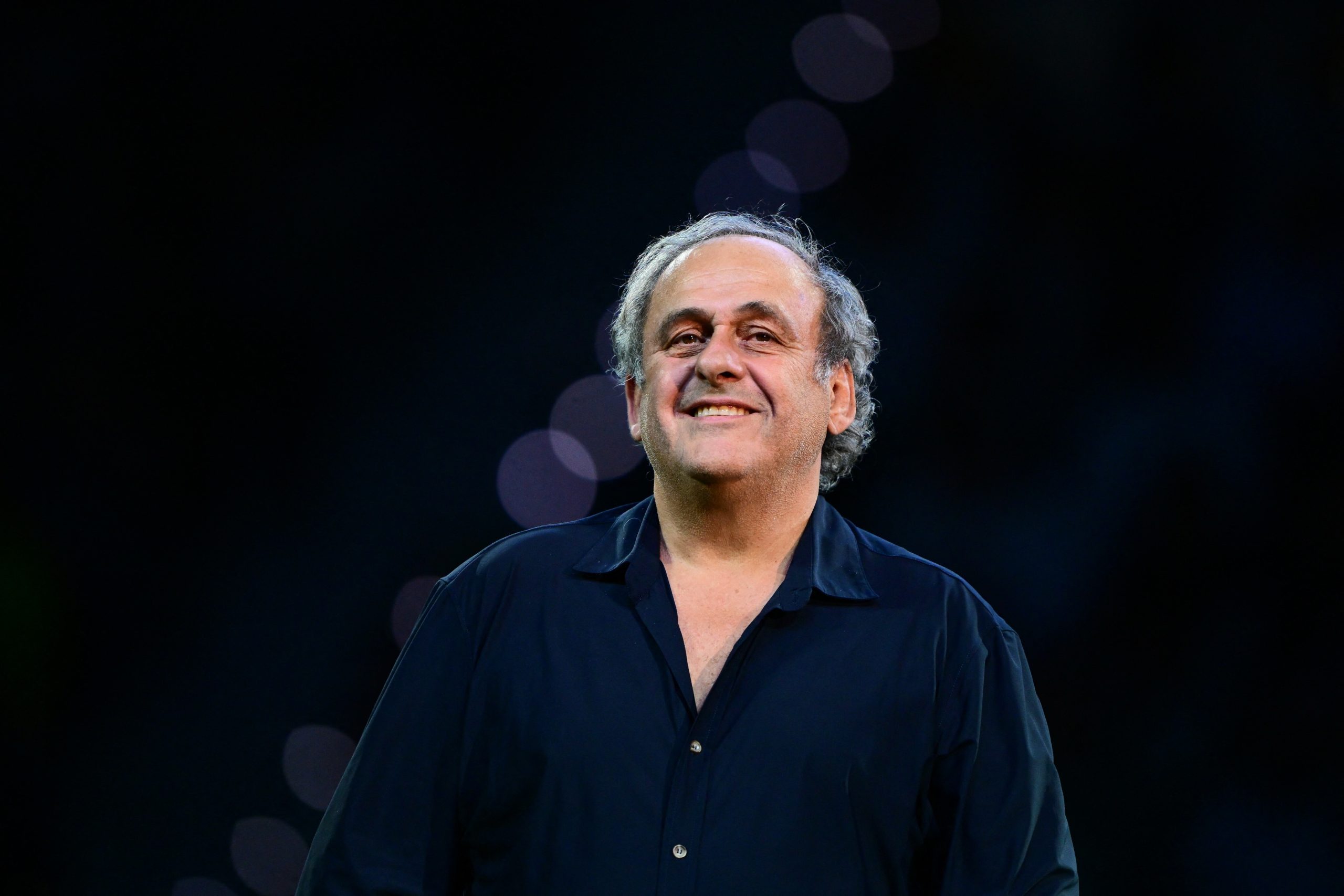 L'ex presidente della UEFA, Michel Platini, ha avanzato l'idea di ridurre il numero di giocatori in campo per rivitalizzare il calcio moderno.