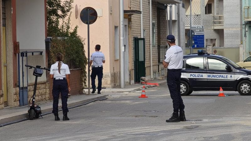 Un uomo di 63 anni ha perso la vita dopo una caduta dal monopattino a Modugno, in via Monaco. L'uomo è deceduto in ospedale poche ore dopo l'incidente.