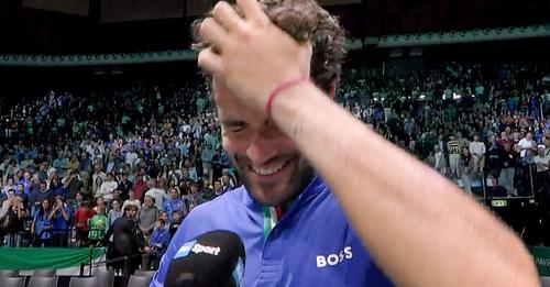 Matteo Berrettini ha conquistato una vittoria cruciale contro Alexander Blockx nel match di Coppa Davis contro il Belgio, con il punteggio di 3-6 6-2 7-5. Dopo un avvio difficile, il tennista romano ha ribaltato la partita, garantendo all’Italia un’importante vittoria nel cammino verso la qualificazione alle Finals della Coppa Davis 2024.