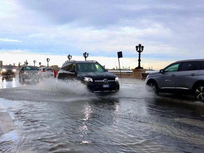 Bari, il grande caldo ha le ore contate, oggi allerta meteo, previsti temporali e piogge, in calo le temperature