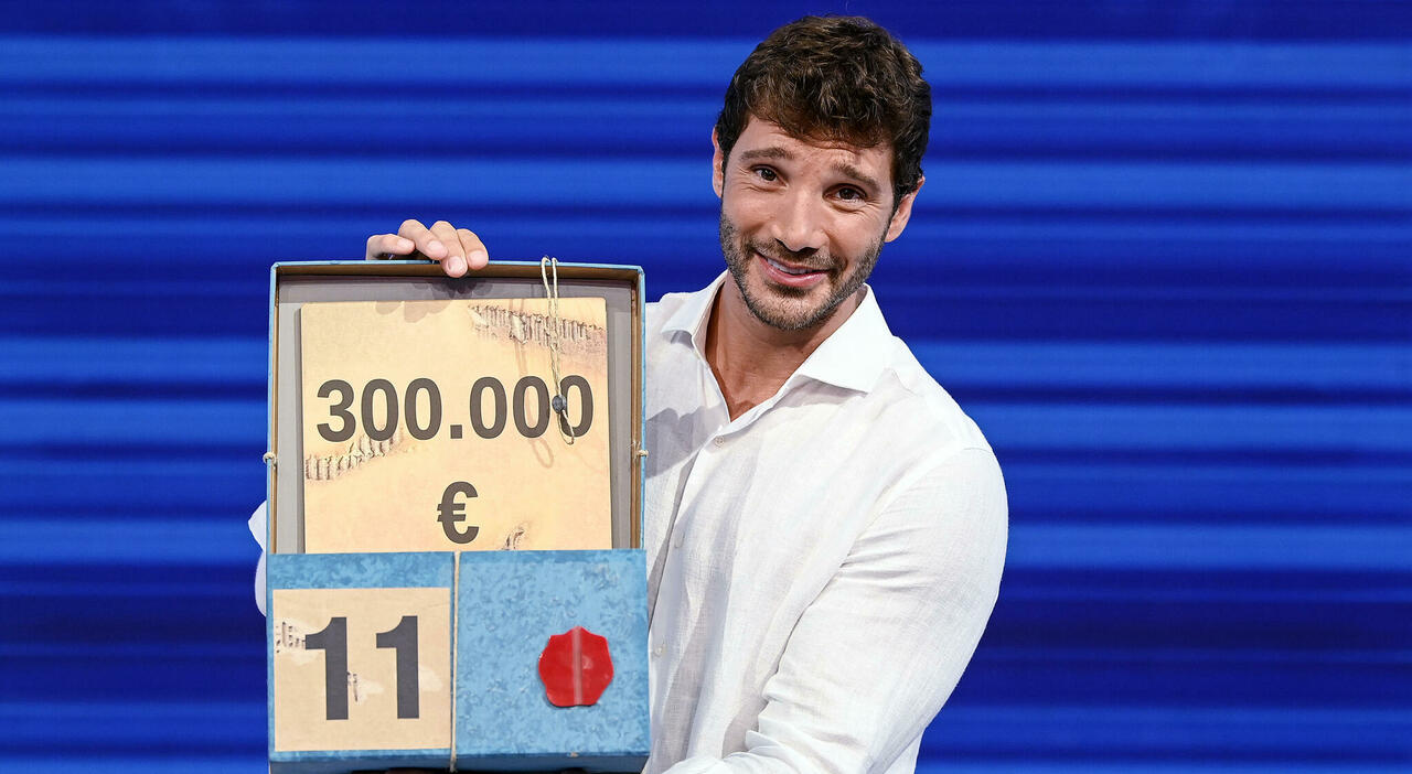 Affari Tuoi: Stefano De Martino debutto con Successo, boom di ascolti, superato Amadeus