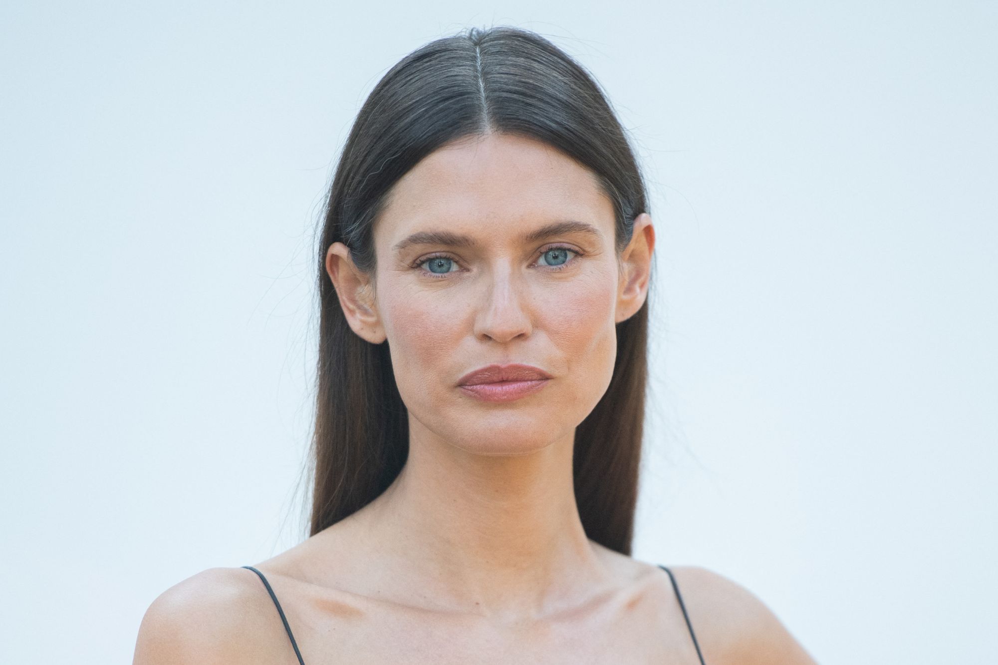 La modella Bianca Balti rivela sui social che le è stato diagnosticato un cancro ovarico in stadio 3C. Sarà sottoposta a cure intensive.