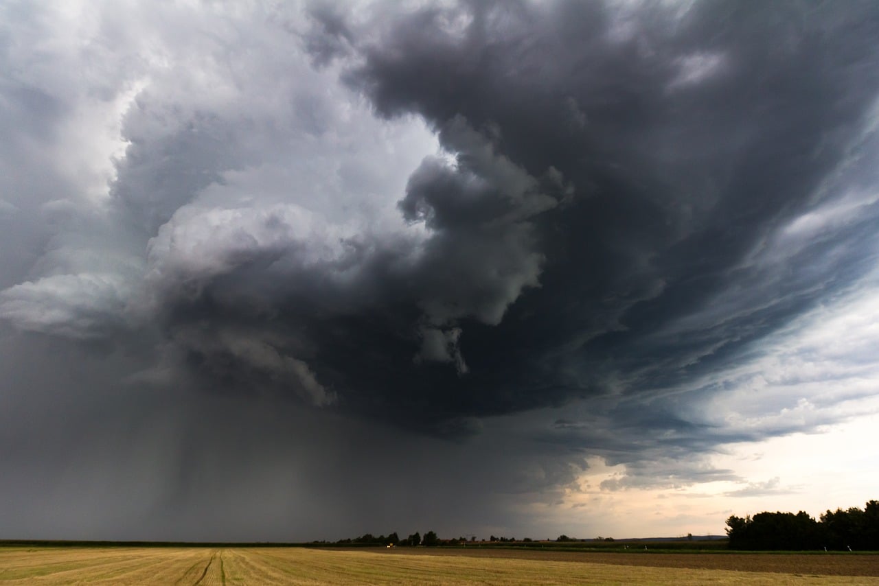 Le regioni del Sud Italia, in particolare Puglia e Basilicata, si preparano a un netto peggioramento delle condizioni meteorologiche, con temperature in diminuzione e fenomeni temporaleschi.