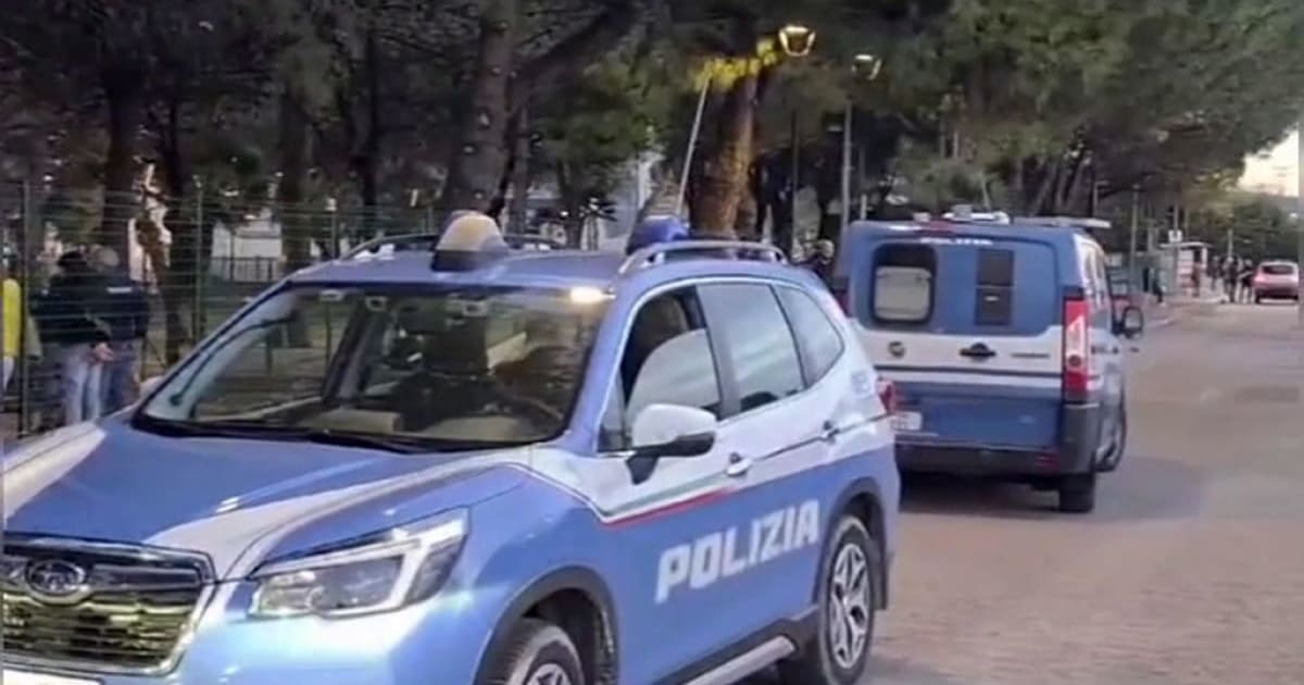 Cosimo Napolitano, comandante della polizia locale di Ascoli Satriano, si è suicidato con la pistola di ordinanza. Indagini in corso a San Ferdinando di Puglia.