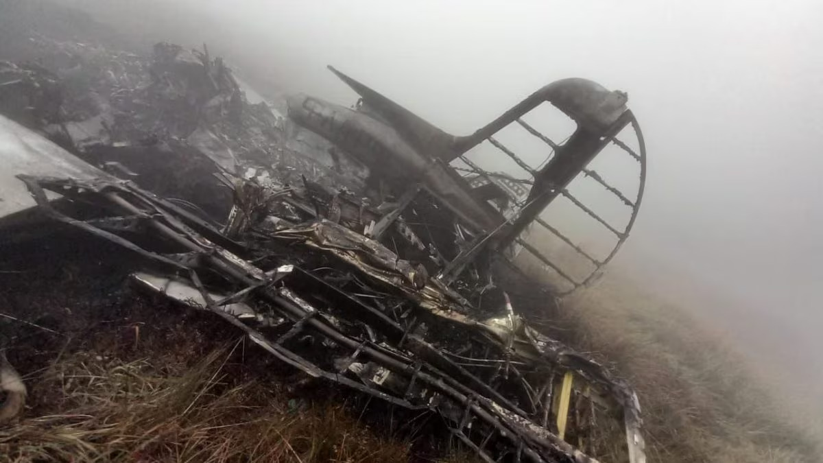 I resti del velivolo scomparso martedì pomeriggio sono stati ritrovati oggi sul Monte Bocco. Le vittime sono tre.