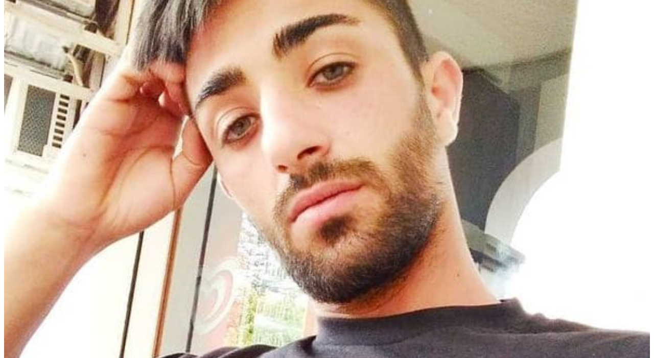 Alessandro Cambuca è stato accoltellato a morte ad Assemini, in provincia di Cagliari. Il presunto assassino è stato arrestato poco dopo l'omicidio.