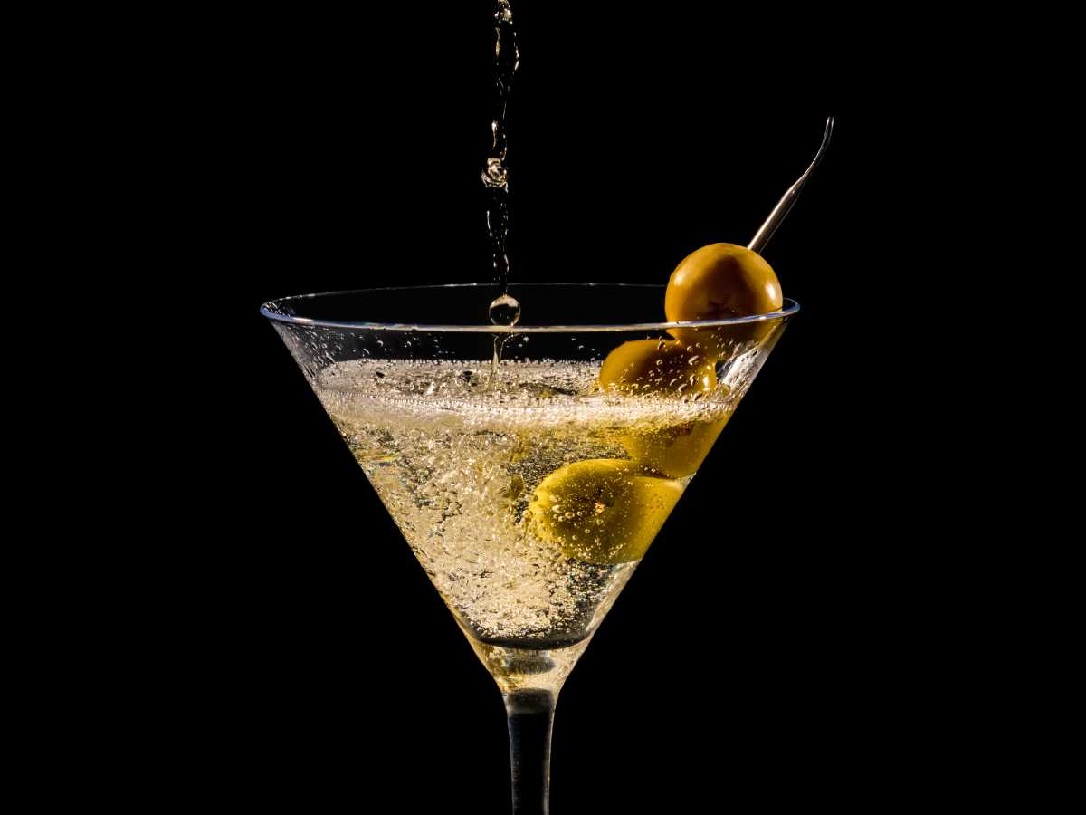 L’ultima frontiera del lusso, Martini da 12mila euro: l’esclusivo cocktail con gioiello incorporato