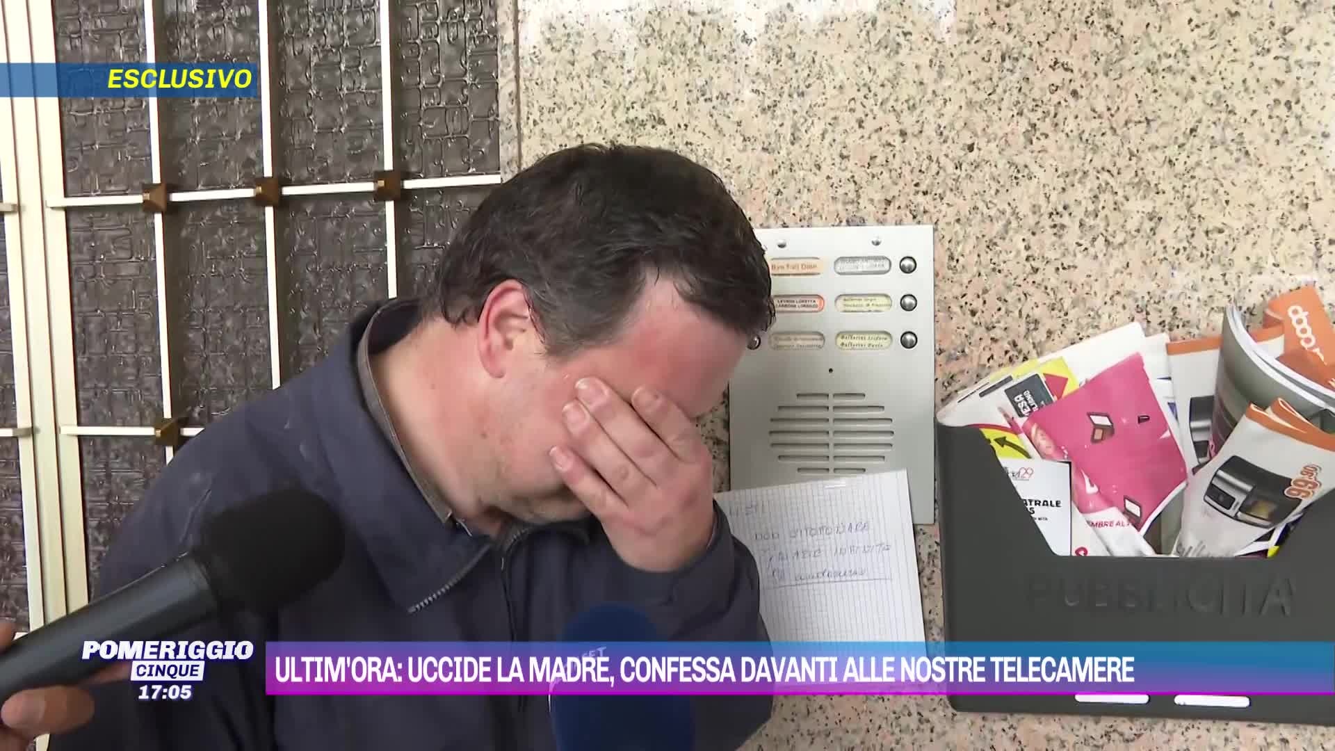 Dopo giorni di ricerche, Lorenzo Carbone, 50 anni, ha confessato l'omicidio della madre Loretta Levrini, 80 anni, trovata morta nel suo appartamento a Spezzano di Fiorano, in provincia di Modena.