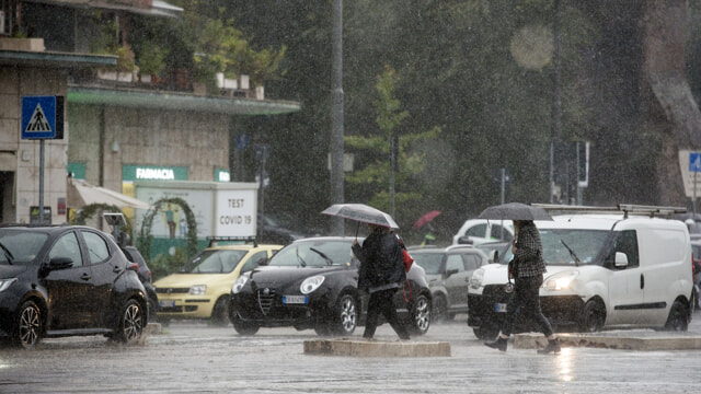 Il caldo estivo lascerà presto spazio a un’ondata di freddo autunnale, con un crollo delle temperature, forti venti e temporali diffusi su tutto il territorio nazionale.